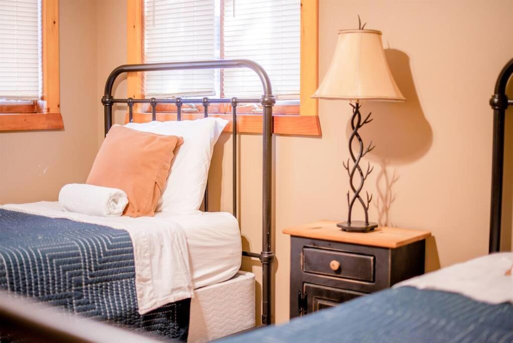 Fall Getaway Resort-3 King Suites, Dog-Friendly Seeley Экстерьер фото